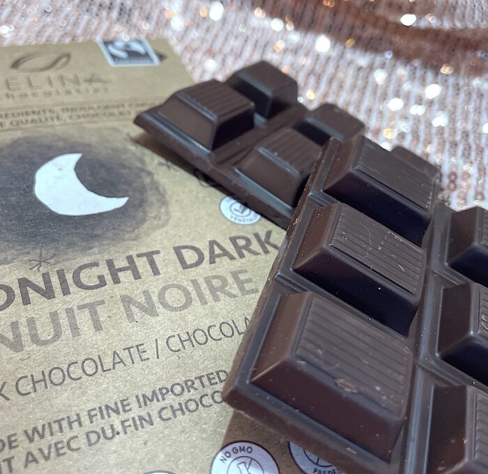 dark chocolate bar photo